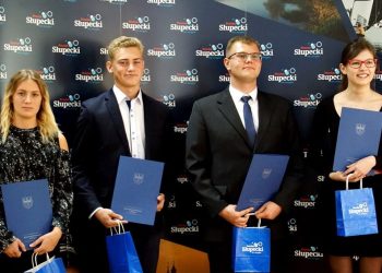 Nagrodzili najlepszych uczniów w powiecie