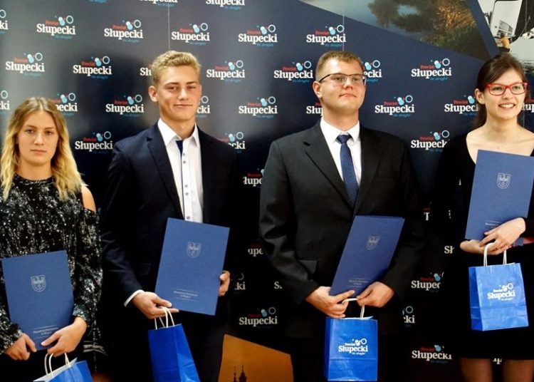 Nagrodzili najlepszych uczniów w powiecie