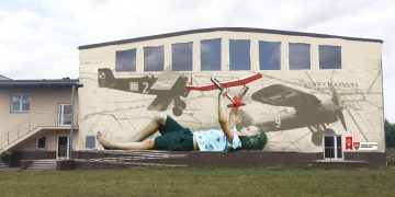 Na szczycie hali ma powstać mural