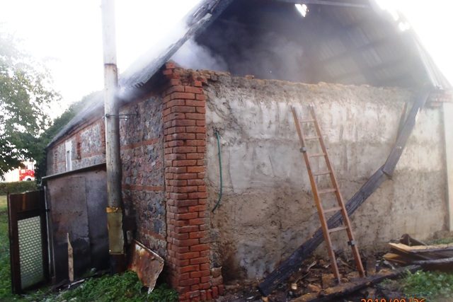 Pożar w gospodarstwie w Dołach ZDJĘCIA