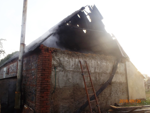 Pożar w gospodarstwie w Dołach ZDJĘCIA