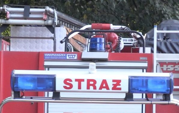Pali się stóg. Strażacy w akcji