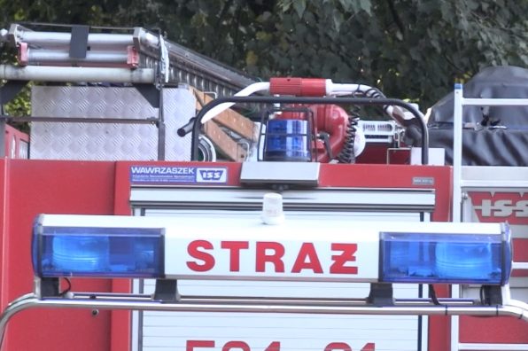 Pali się stóg. Strażacy w akcji