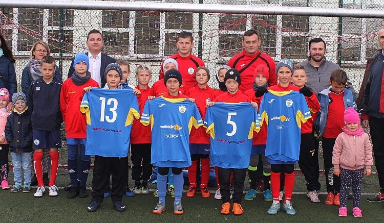 Wzbogacili się o nowe stroje