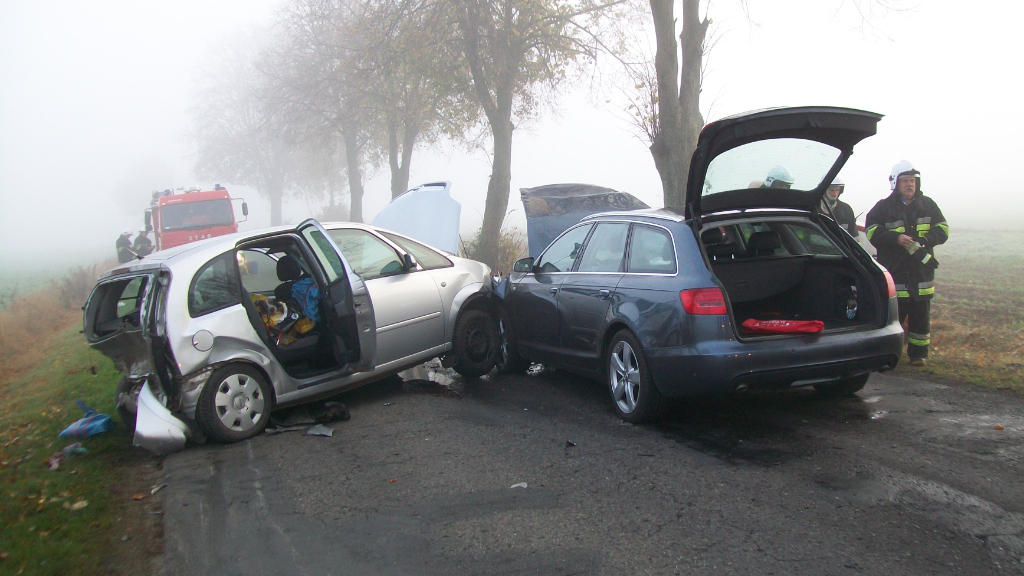 Wypadek w Kochowie. Zderzyły się trzy auta