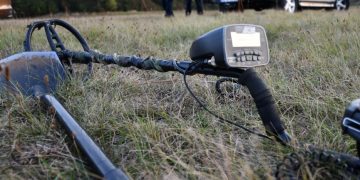 Przeszukiwał teren wykrywaczem metalu. Ma kłopoty