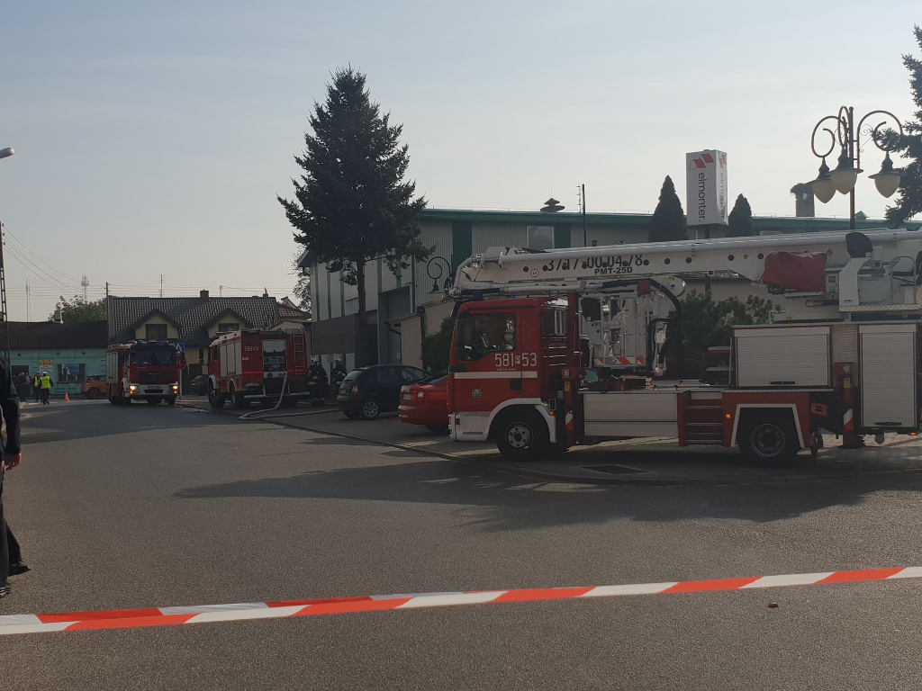 Zagórów: Pracownicy ewakuowani. Pali się butla z gazem ZDJĘCIA