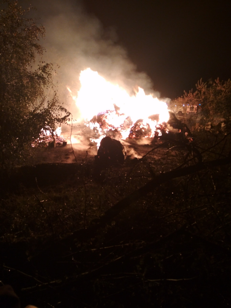 Nocne pożary w powiecie. Płonęły stogi i samochody