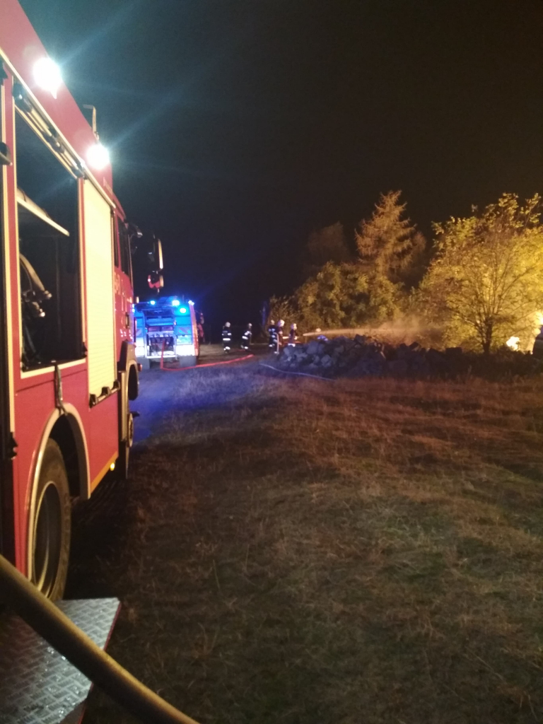 Nocne pożary w powiecie. Płonęły stogi i samochody