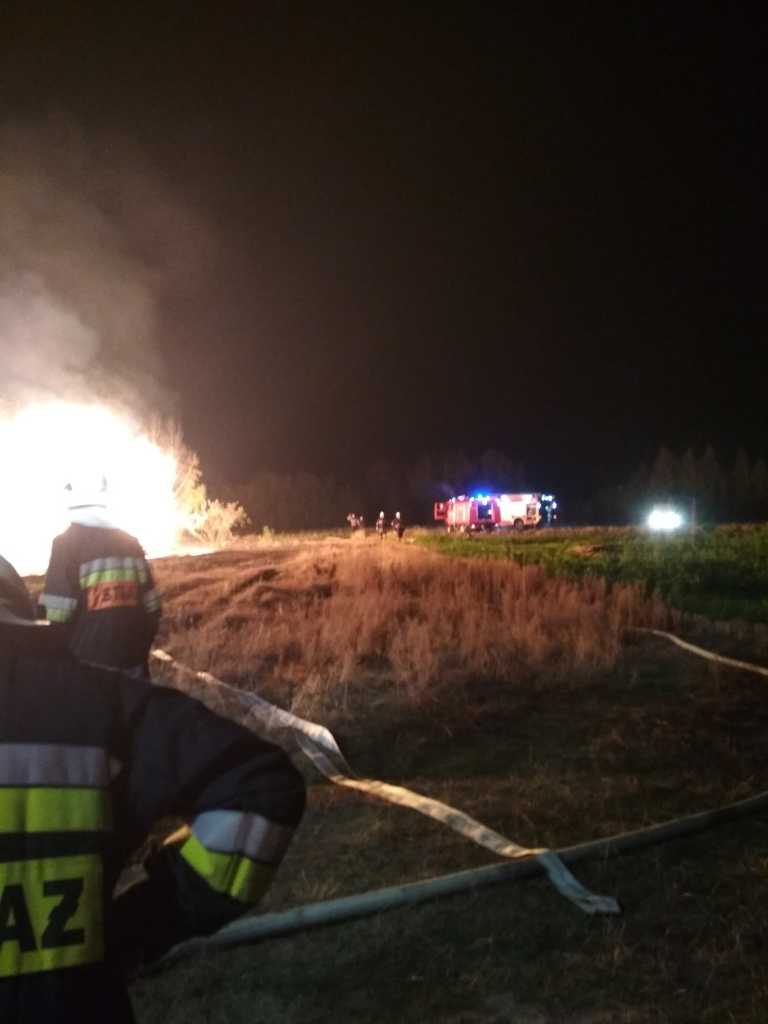 Nocne pożary w powiecie. Płonęły stogi i samochody