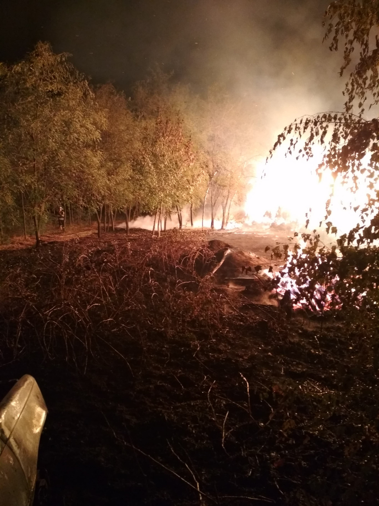 Nocne pożary w powiecie. Płonęły stogi i samochody