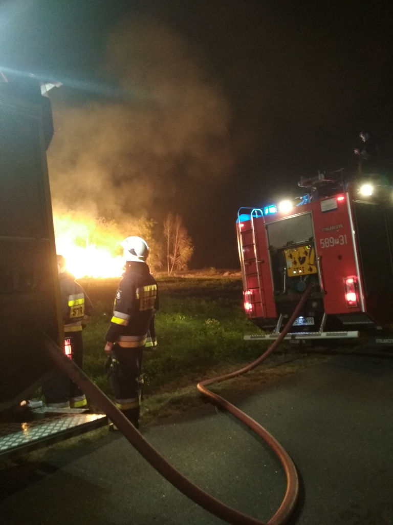 Nocne pożary w powiecie. Płonęły stogi i samochody