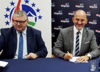 Wójtowie podpisali umowy z wicemarszałkiem