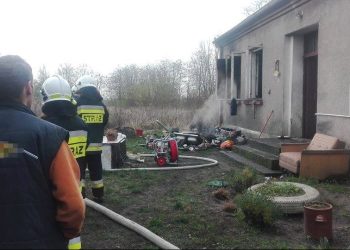 Pożar domu w Gółkowie. Jedna osoba w szpitalu
