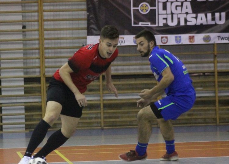 SLF. Mistrzowie na czele tabeli