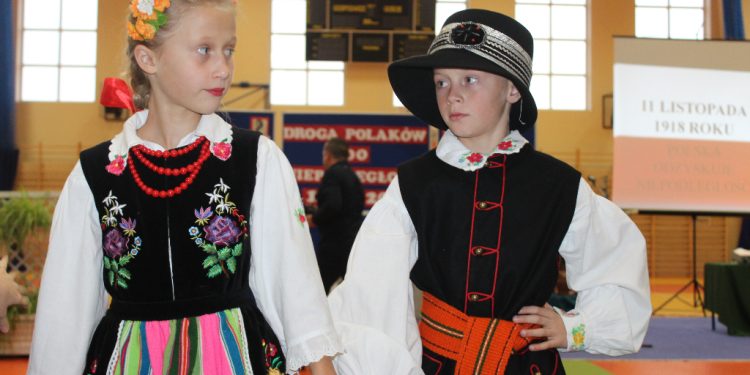 Brawa dla Iskierek na stojąco