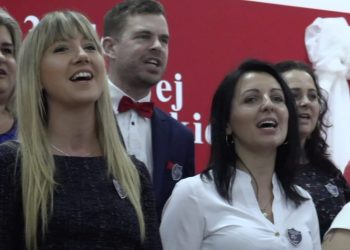 Absolwenci zaśpiewali dla szkoły FILM