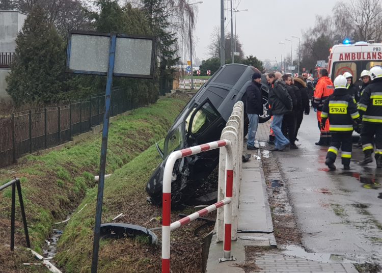 Poważny wypadek na Warszawskiej. Droga zablokowana! (FOTO)