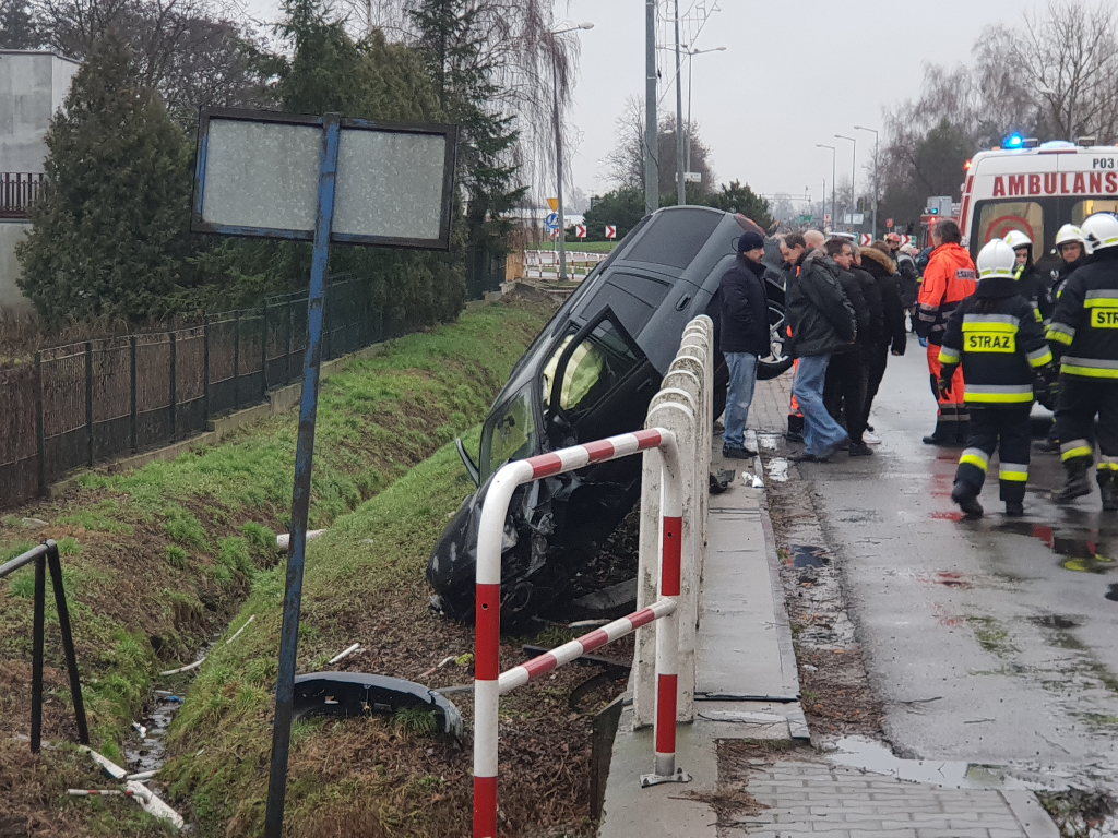 Poważny wypadek na Warszawskiej. Droga zablokowana! (FOTO)