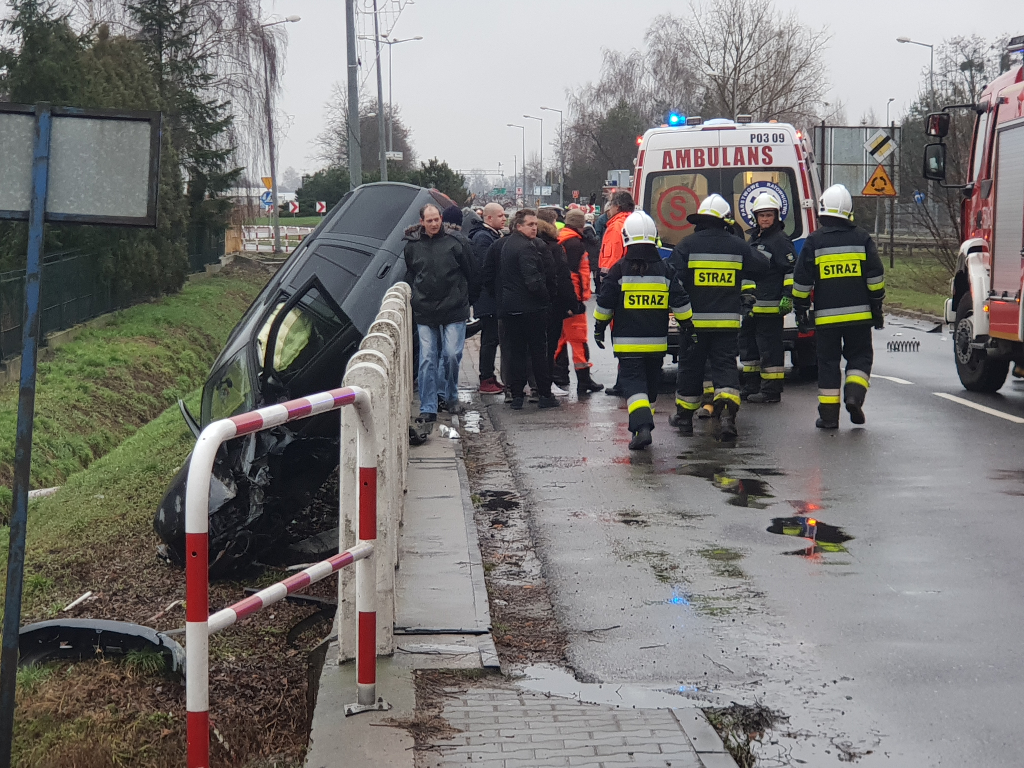 Poważny wypadek na Warszawskiej. Droga zablokowana! (FOTO)