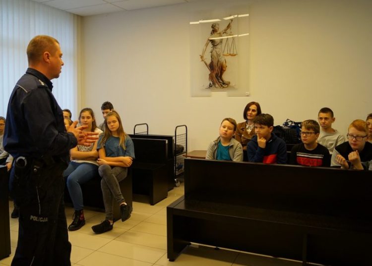 Lekcje w sądzie i w komendzie