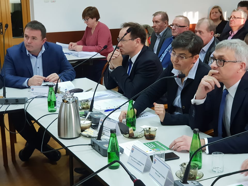 Trwa kluczowa dla przyszłości powiatu sesja ZDJĘCIA