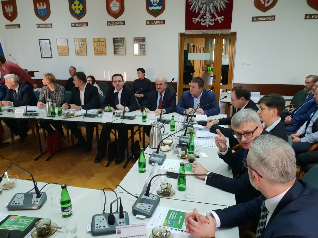 Trwa kluczowa dla przyszłości powiatu sesja ZDJĘCIA