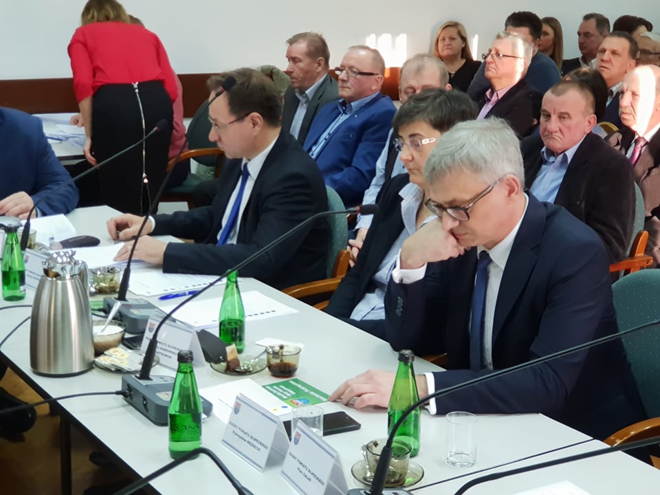 Trwa kluczowa dla przyszłości powiatu sesja ZDJĘCIA