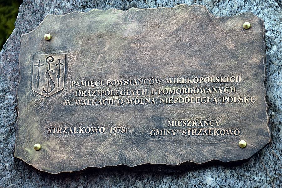 Złożyli kwiaty pod pomnikiem powstańców