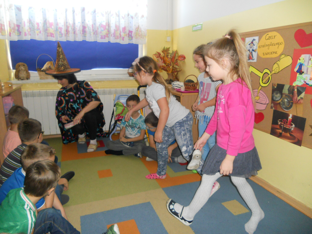 Andrzejkowy  wieczór w przedszkolu  w Młodojewie