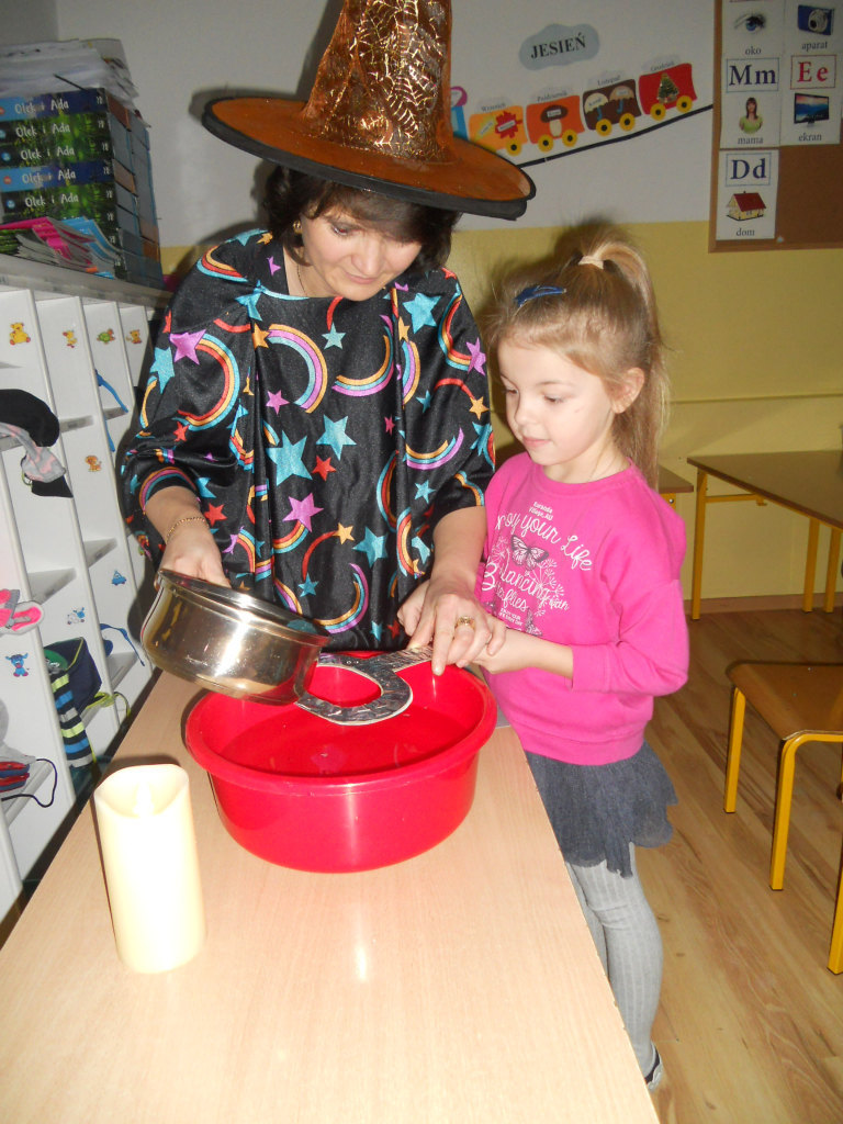 Andrzejkowy  wieczór w przedszkolu  w Młodojewie