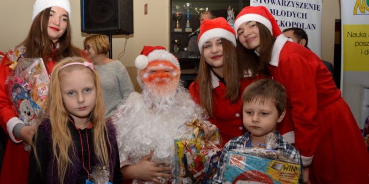 Święty Mikołaj odwiedził Ruchocinek. Zobacz zdjęcia