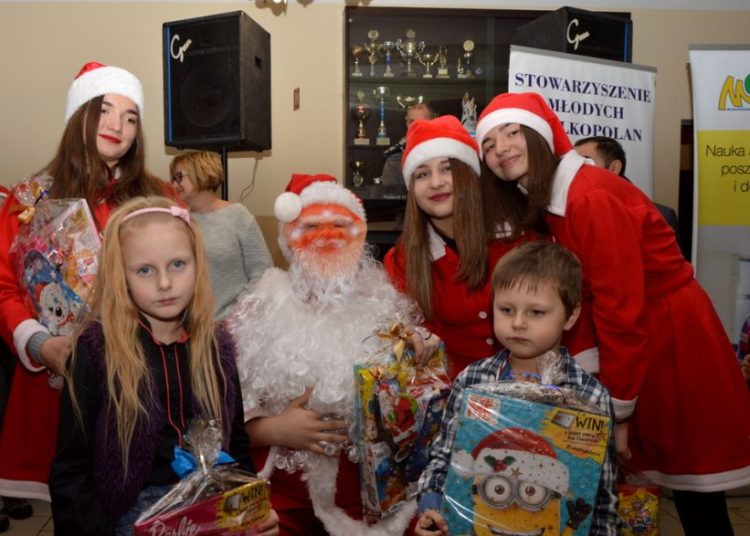 Święty Mikołaj odwiedził Ruchocinek. Zobacz zdjęcia