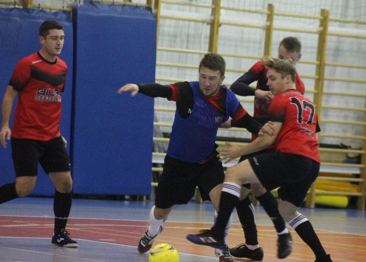 SLF Trzecia wygrana Stolarzy, trzecia wpadka Mieczownicy