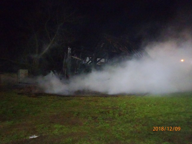 Pożar w Krępkowie. Kobieta trafiła do szpitala