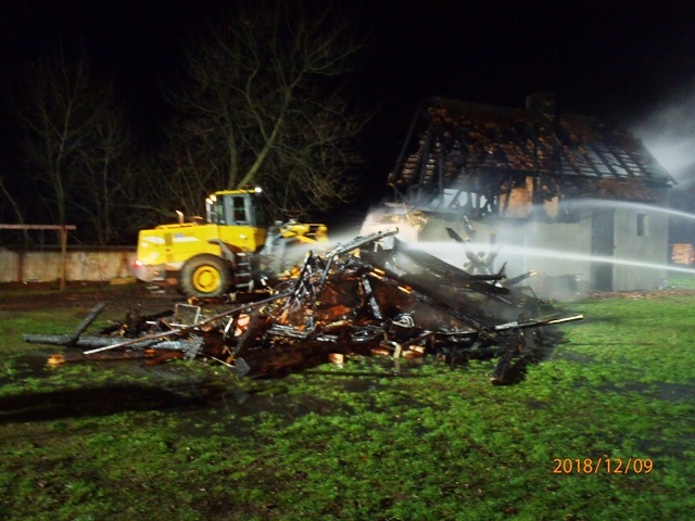 Pożar w Krępkowie. Kobieta trafiła do szpitala
