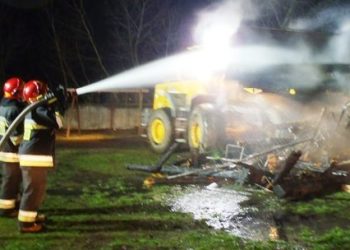 Pożar w Krępkowie. Kobieta trafiła do szpitala