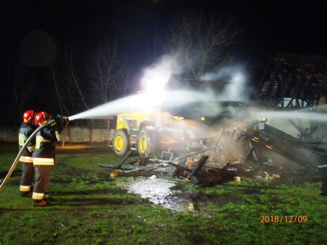 Pożar w Krępkowie. Kobieta trafiła do szpitala
