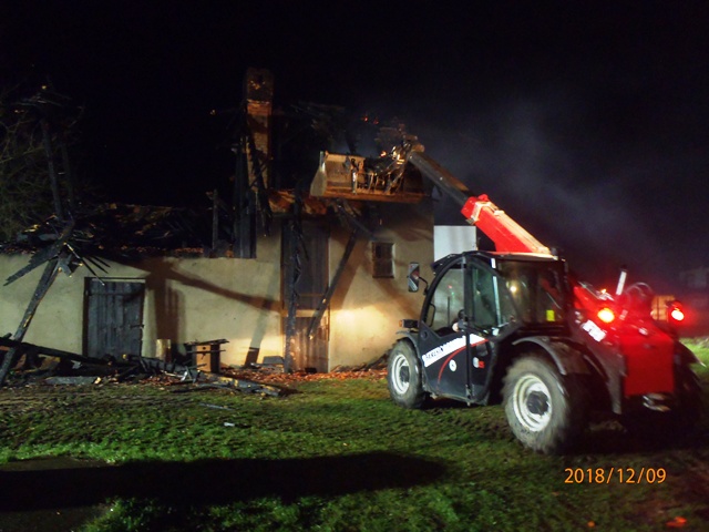 Pożar w Krępkowie. Kobieta trafiła do szpitala