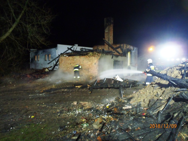 Pożar w Krępkowie. Kobieta trafiła do szpitala