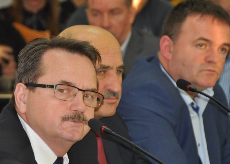 Trwa sesja rady powiatu. Oglądaj NA ŻYWO