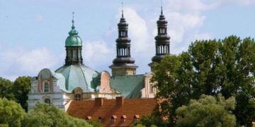 Klasztor w Lądzie wśród 100 Pomników Historii