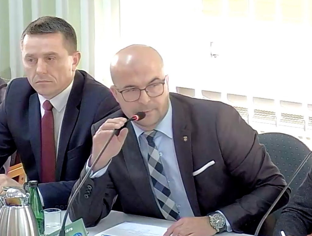 Trwa kluczowa dla przyszłości powiatu sesja ZDJĘCIA