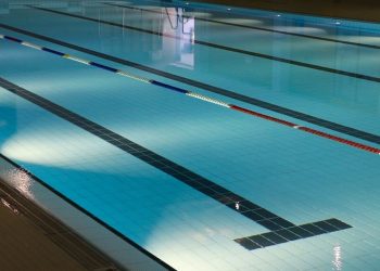 Zapraszają na pływackie mistrzostwa szkoły