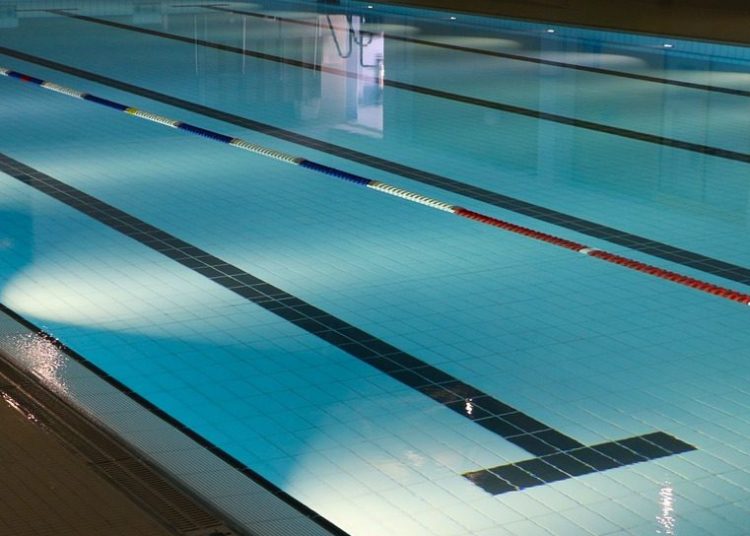 Zapraszają na pływackie mistrzostwa szkoły