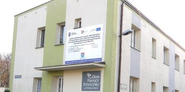 Zrzucił go ze schodów. Mężczyzna nie żyje