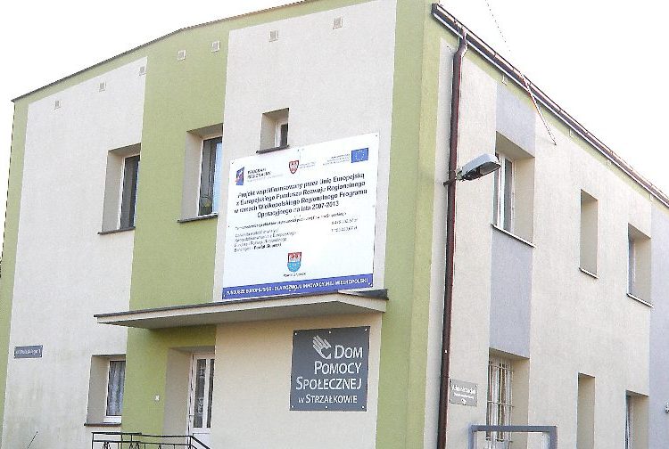 Zrzucił go ze schodów. Mężczyzna nie żyje