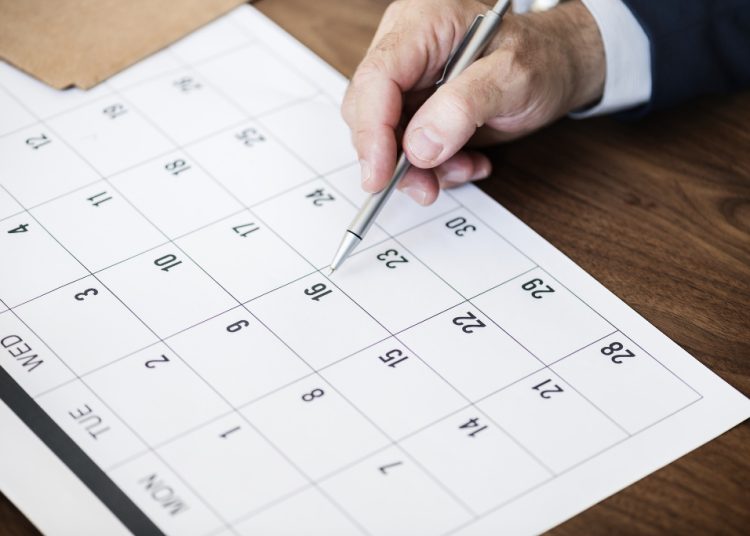 Terminy dostarczenia paczek w firmach kurierskich