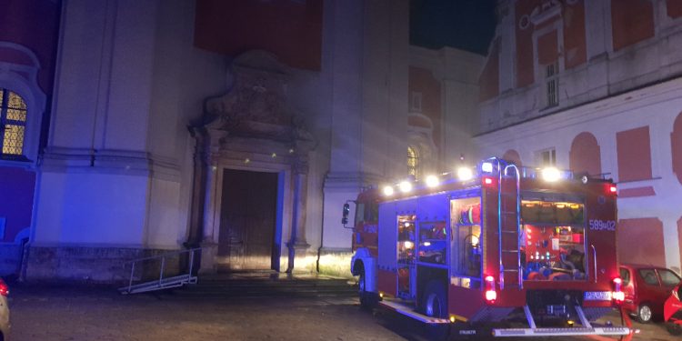 Pożar w Lądzie. Pali się w klasztorze! ZDJĘCIA