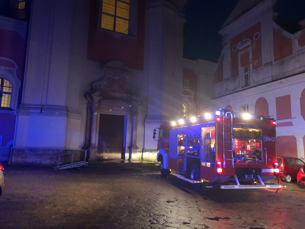 Pożar w Lądzie. Pali się w klasztorze! ZDJĘCIA